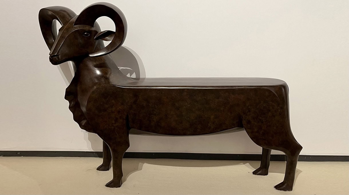 Banc Mouflon en bronze, artiste Daniel Daviau